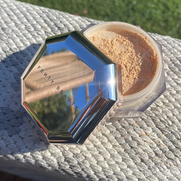 Fenty Beauty Banana Powder! - Picture 3 of 3